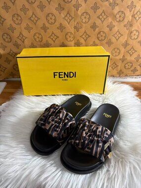 Women's Fendi slides